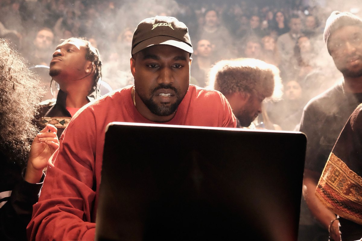 Kanye West adquirirá la plataforma de redes sociales 'incancelable' Parler