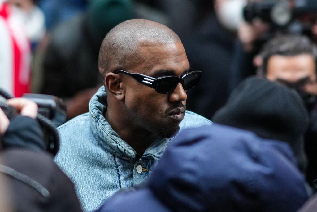 Kanye se une a las filas de multimillonarios arrogantes comprando sus propias cámaras de eco