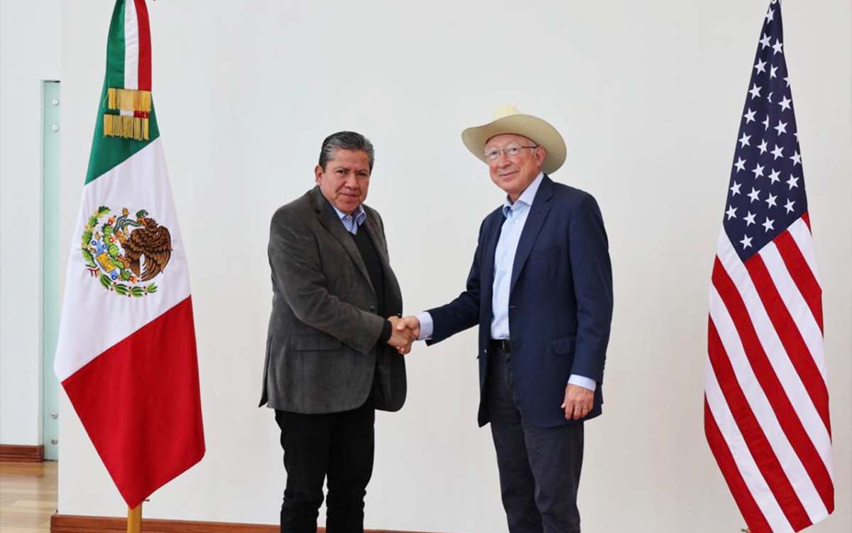 Ken Salazar anuncia acuerdo de seguridad con Zacatecas, FBI, DEA y USAID