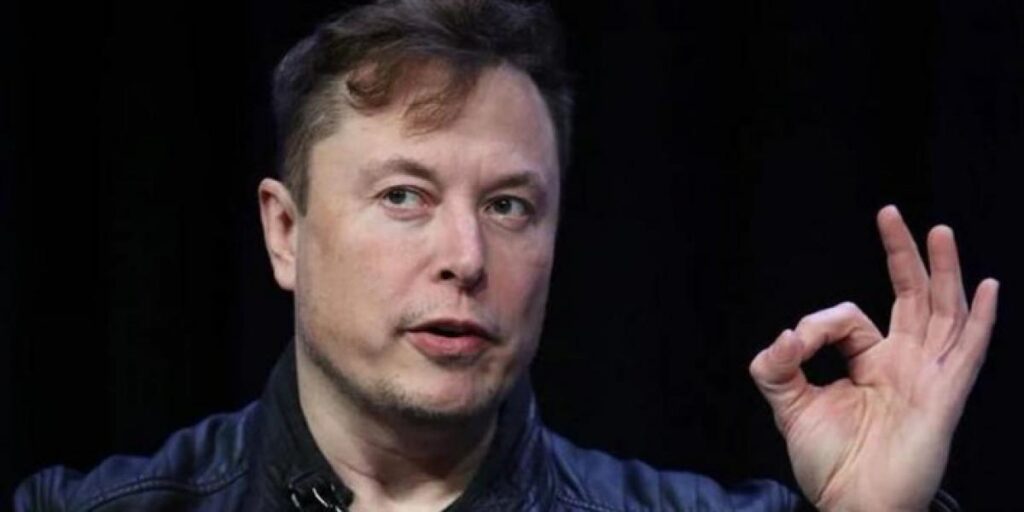 La última de Elon Musk: lanza un perfume y bromea con usar sus ventas para comprar Twitter