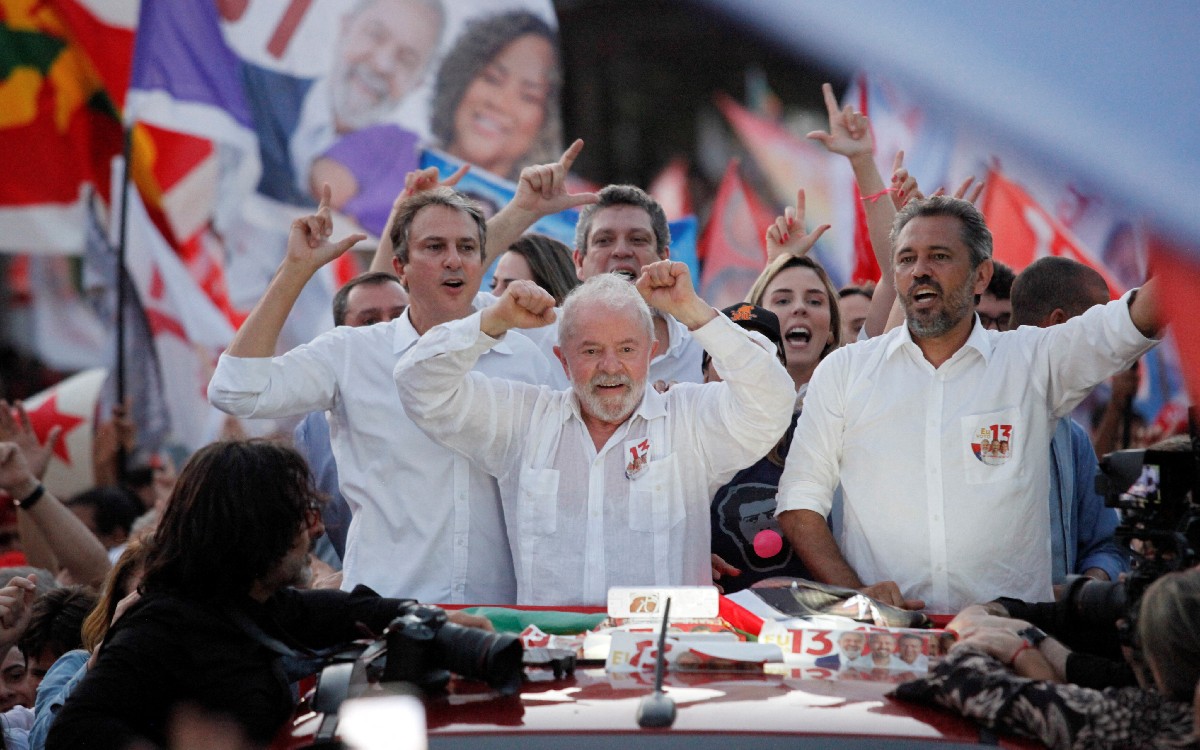 Lula, el favorito para ganar las elecciones de Brasil; mantiene ventaja sobre Bolsonaro