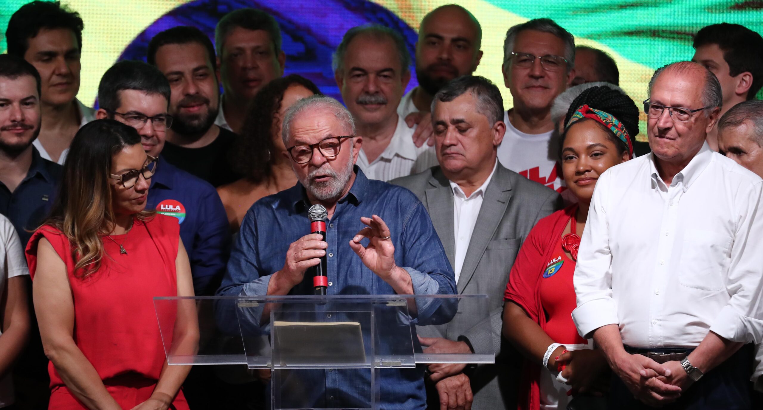 Lula hace promesas al pueblo tras ganar su candidatura en Brasil