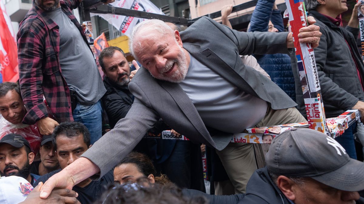 Lula inicia un mes de seducción del votante que se quedó en casa