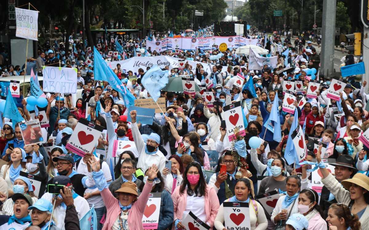 Marchan contra el aborto en avenida Reforma