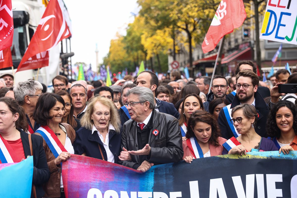 Mélenchon y la izquierda echan un pulso a Macron en la calle