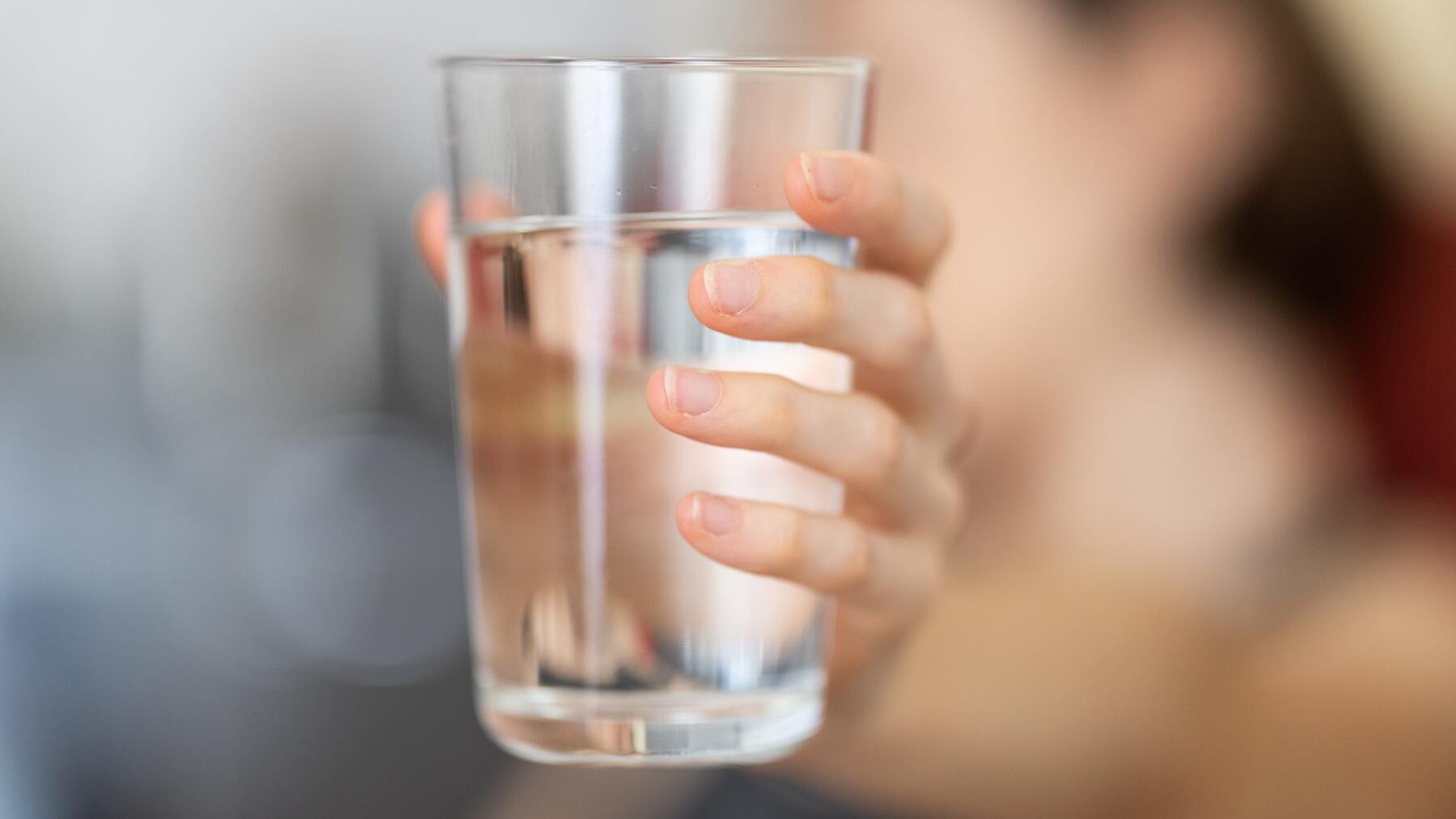 Nunca bebas este tipo de agua si tienes este problema: puede ser muy peligroso