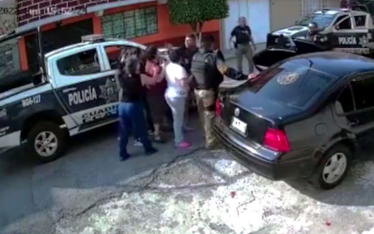 Policía de Ecatepec golpea a mujer que se oponía a revisión | Video
