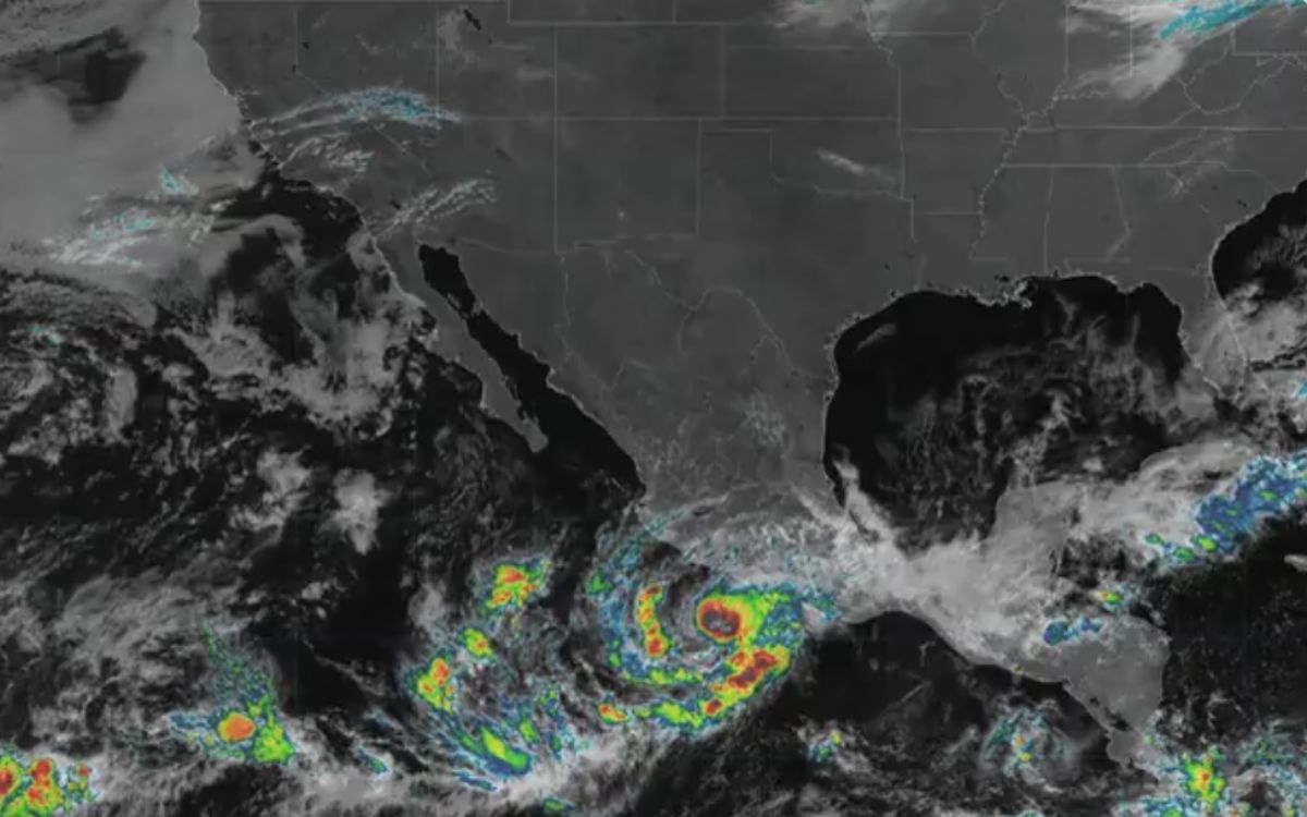 Roslyn podría convertirse en huracán frente a Puerto Vallarta
