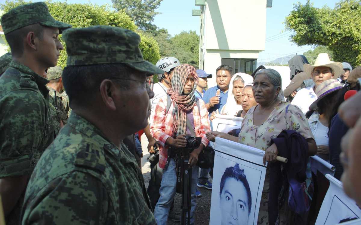 SedenaLeaks: General pidió ‘no aceptar excavaciones’ durante búsqueda de los 43 en cuarteles