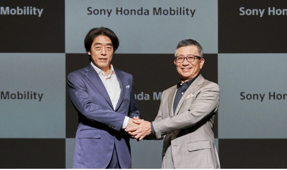 Sony y Honda imaginan un vehículo eléctrico que entretiene mientras toma el volante