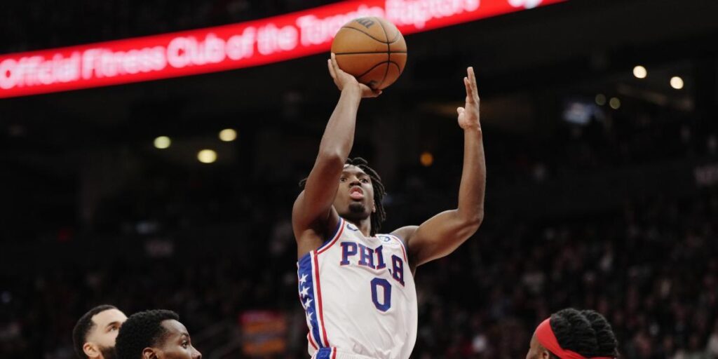 Un espléndido Tyrese Maxey reanima en Toronto a unos Sixers sin Embiid