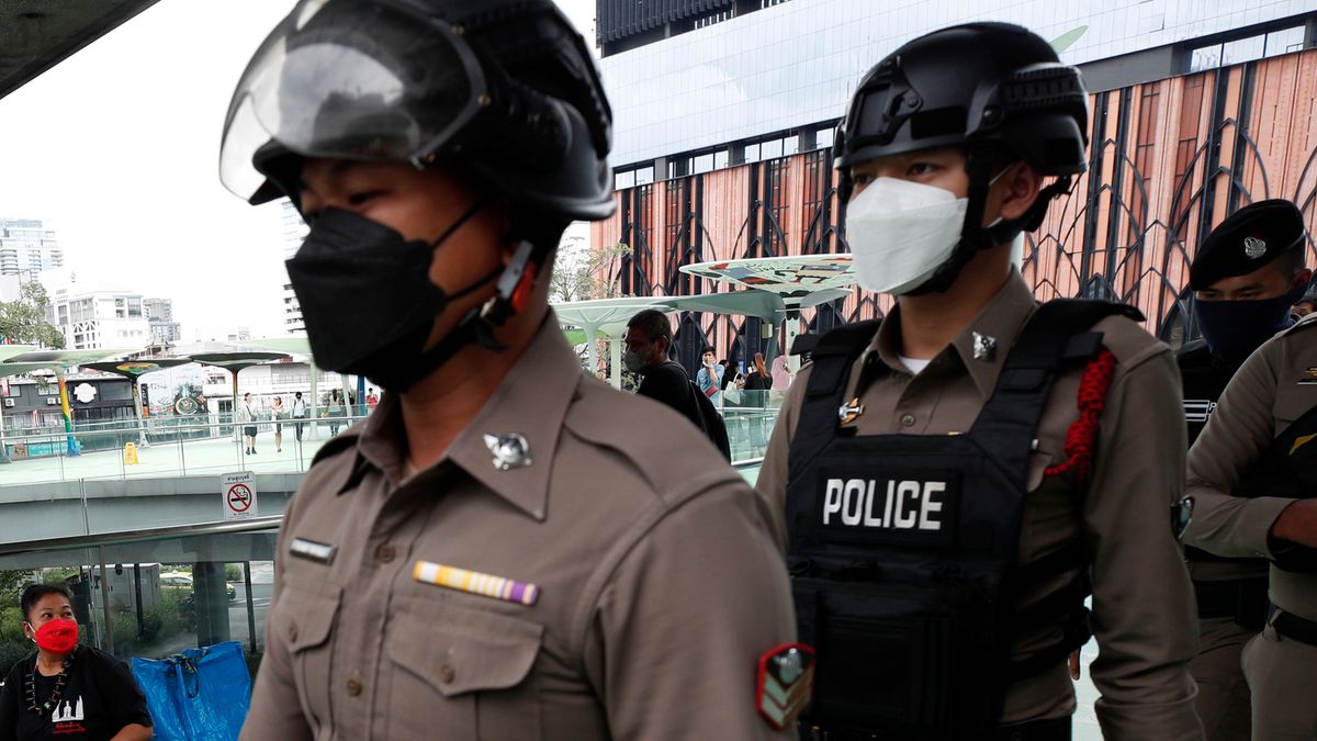 Un expolicía mata a tiros al menos a 37 personas, la mayoría niños, en una escuela infantil en Tailandia