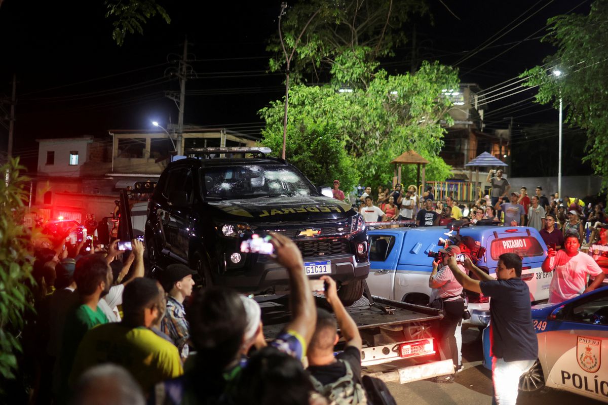 Un político aliado de Bolsonaro se atrinchera y hiere a dos policías para evitar ser detenido