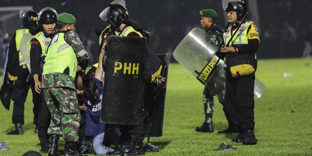 Ven indicios de abuso policial en la tragedia de Indonesia