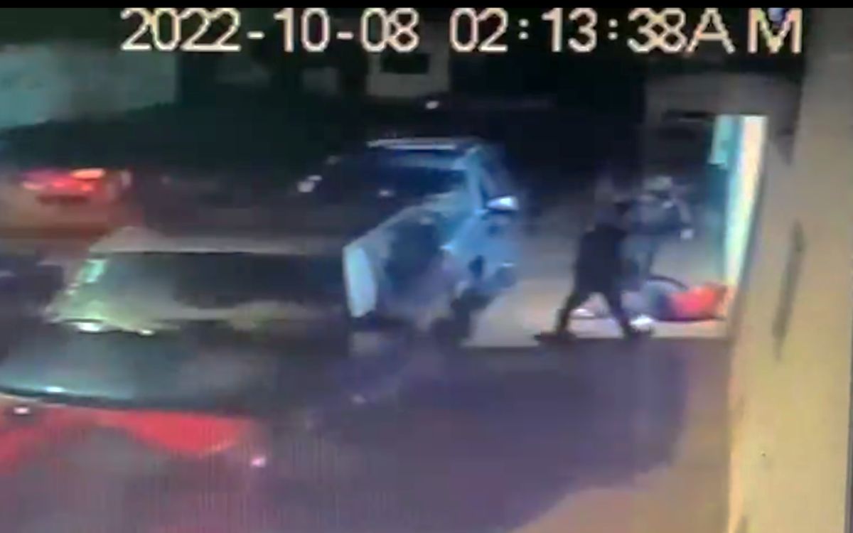 Video: denuncian que policías golpearon a hombre afuera de su casa