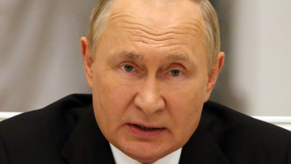 Vladimir Putin cumple 70 años con poco para celebrar