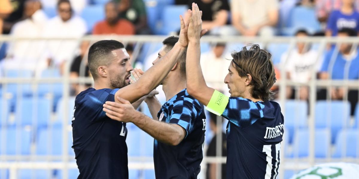 0-1: Modric entra y Croacia resuelve ante Arabia