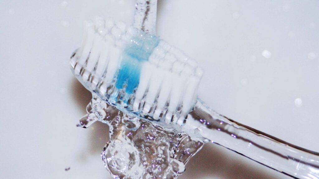 ¿Cada cuánto cambias tu cepillo de dientes? Mira qué pasaría si no lo haces con frecuencia