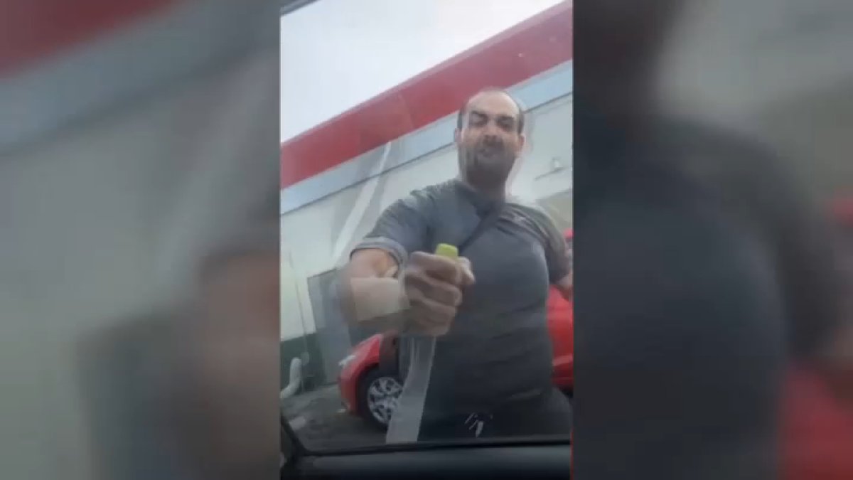 a punta de cuchillo ataca el auto de una joven hispana en gasolinera en San José