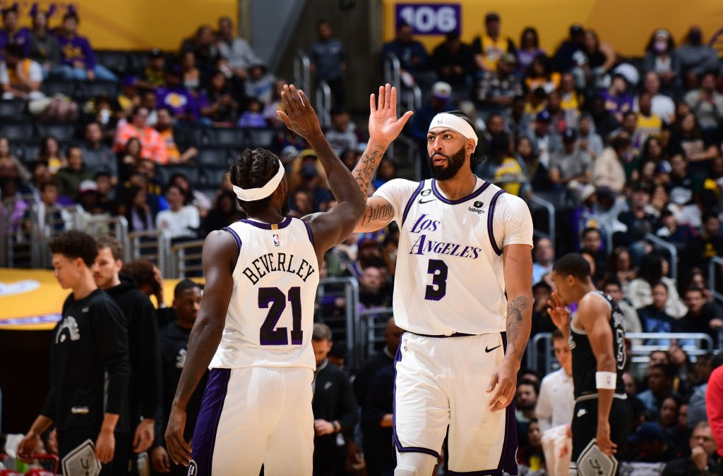 Lakers suman tres triunfos tras derrotar  123-92 a San Antonio Spurs