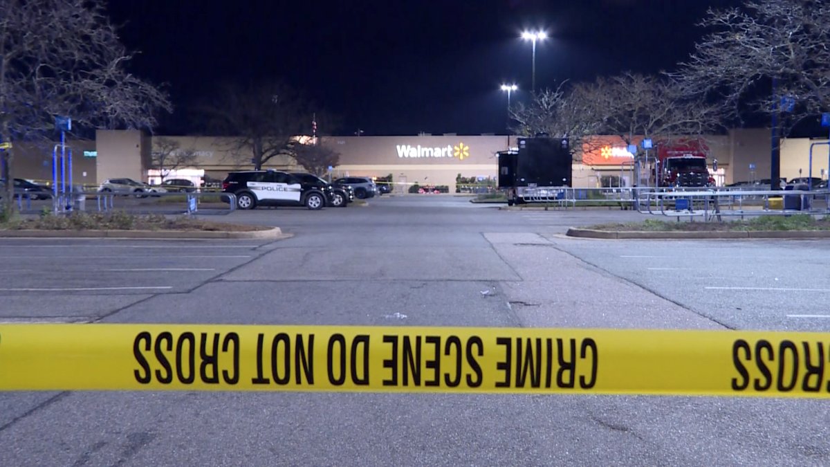 Empleados narran momento de terror tras tiroteo en Walmart