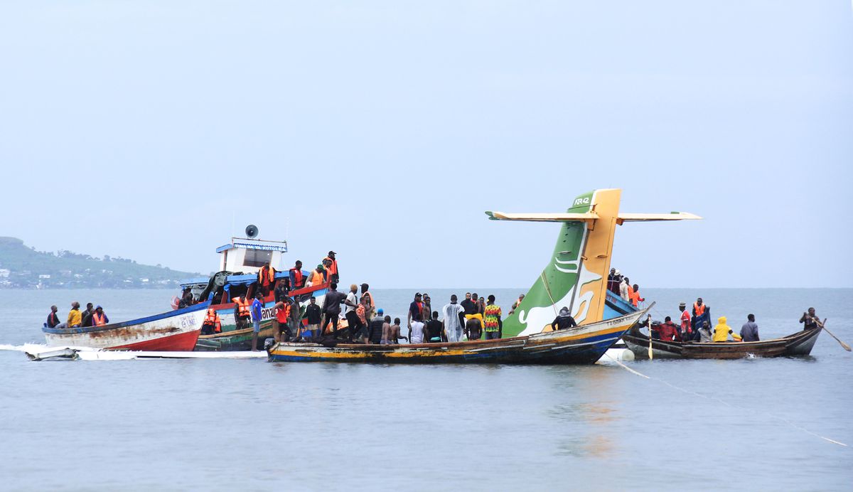 Al menos 19 muertos al estrellarse un avión en el lago Victoria, en Tanzania