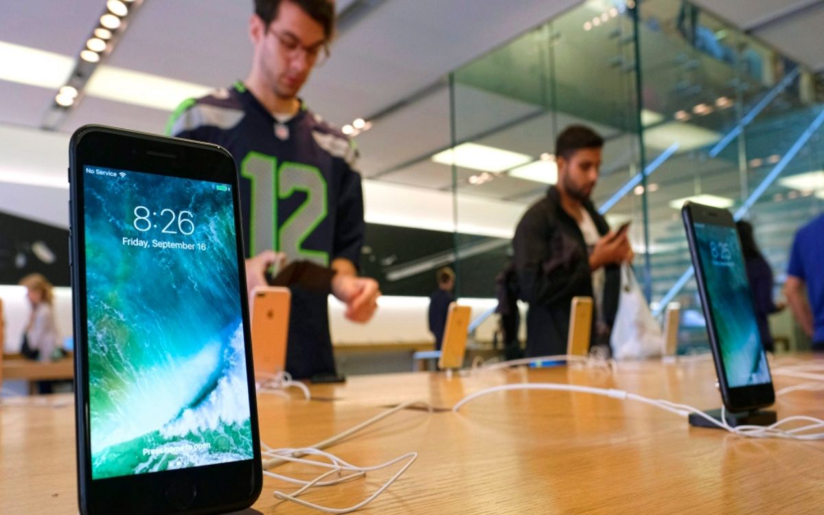 Apple y Amazon se coludieron para aumentar precios de iPhone y iPad: demanda