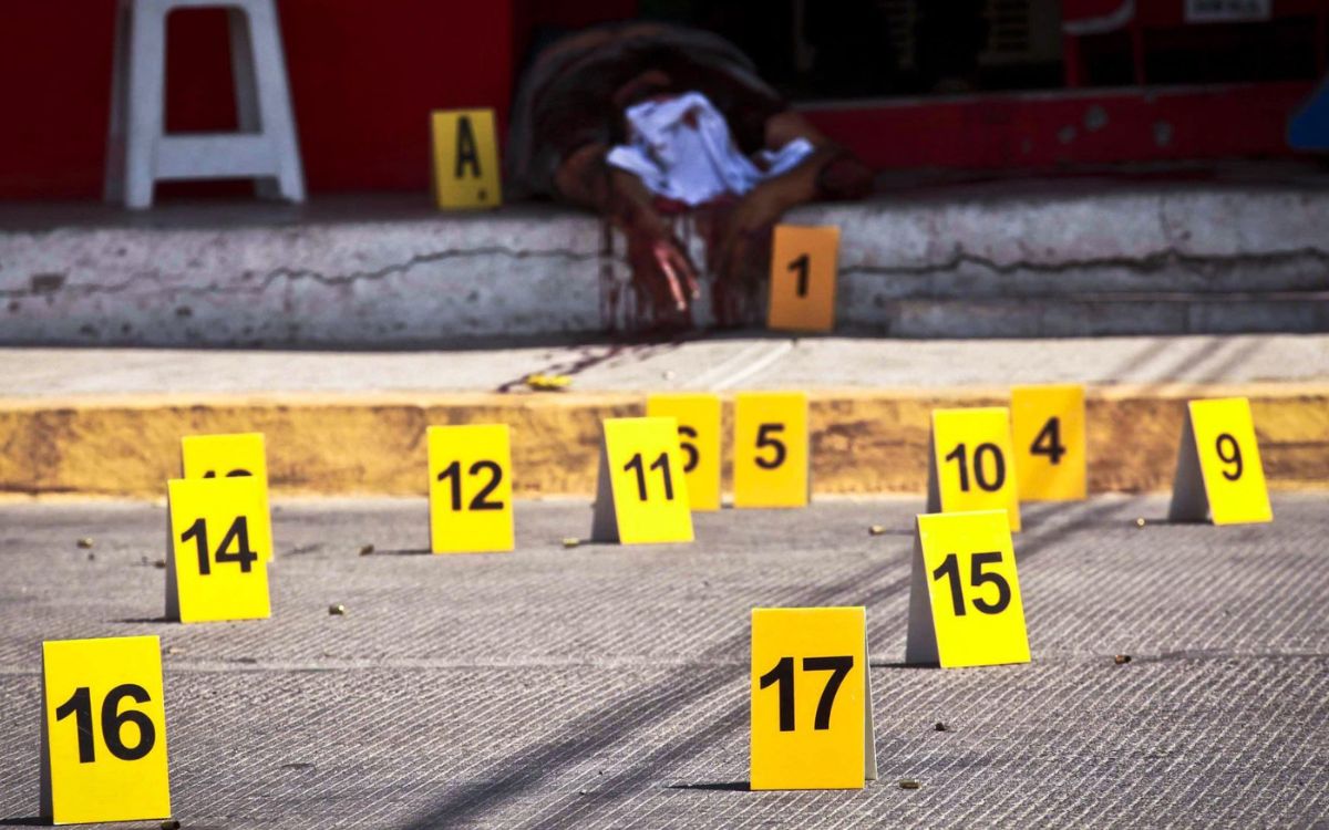 Asesinan a supuesto 'fardero' y a chofer de combi en Naucalpan