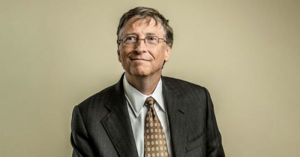 Bill Gates le dijo chau a los celulares y predijo con qué se van a reemplazar
