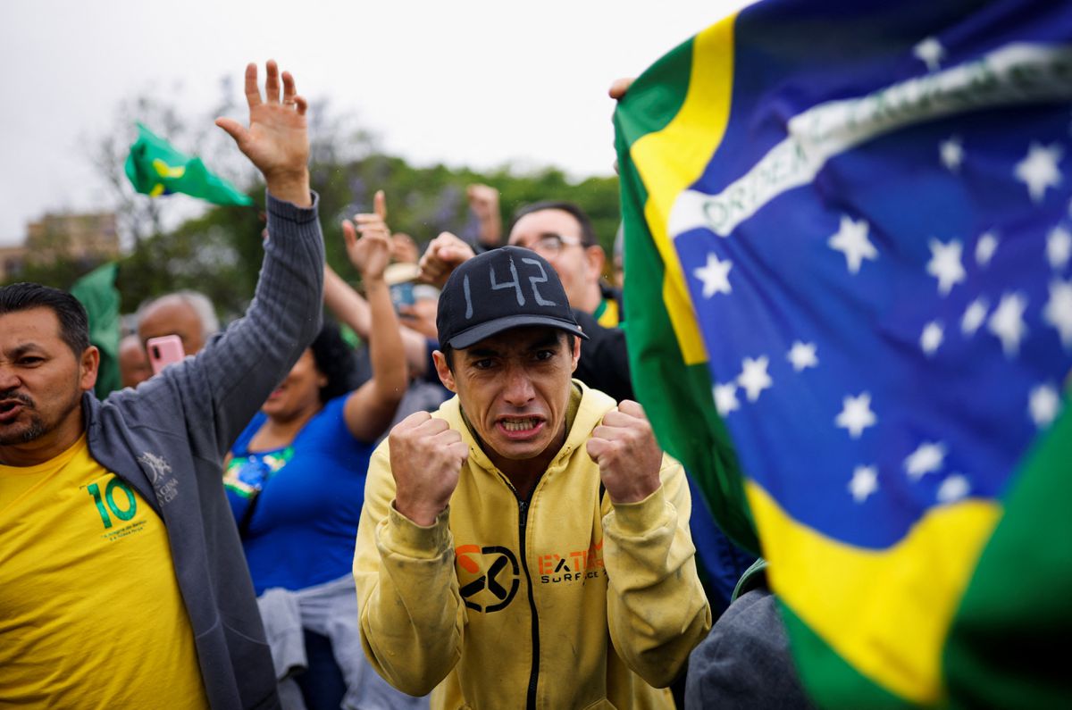 Bolsonaro alienta los actos que piden una intervención militar y condena el bloqueo de carreteras