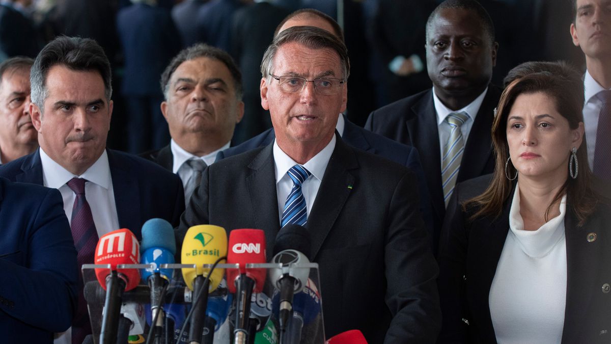 Bolsonaro evita hablar de la derrota pero abre la puerta del traspaso de poder en Brasil