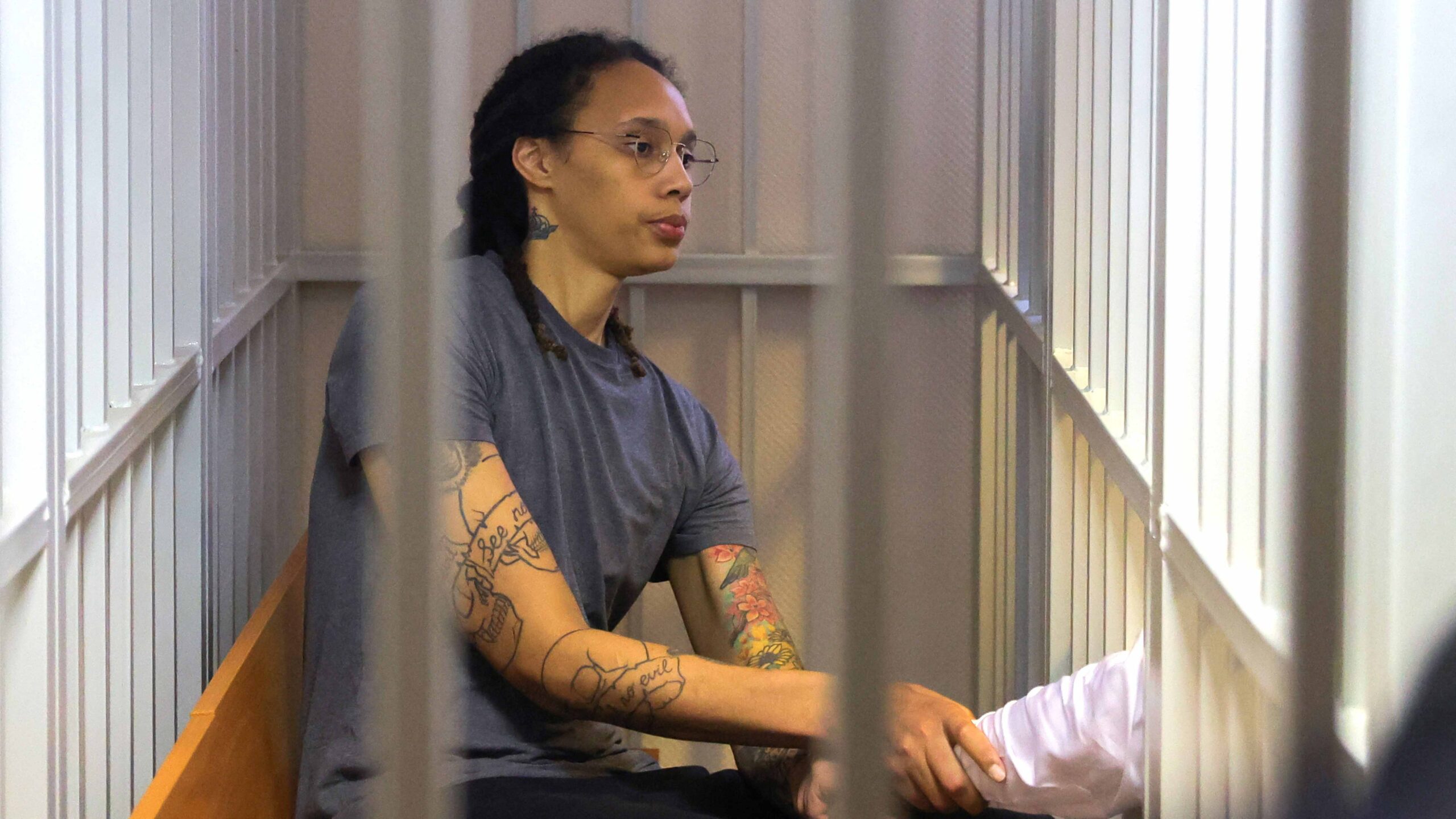 Brittney  Griner comienza a purgar su condena de nueve años en un penal ruso