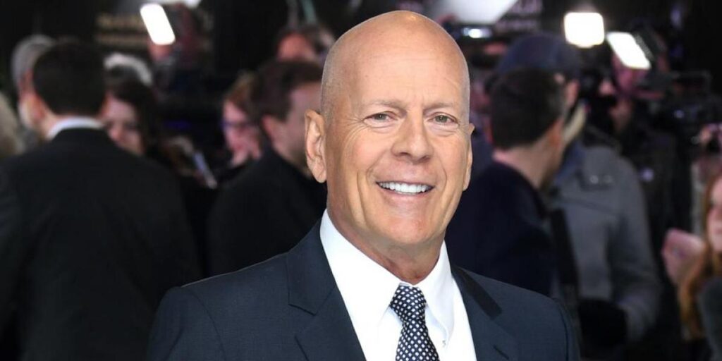 Bruce Willis reaparece visiblemente desmejorado tras su retirada del cine