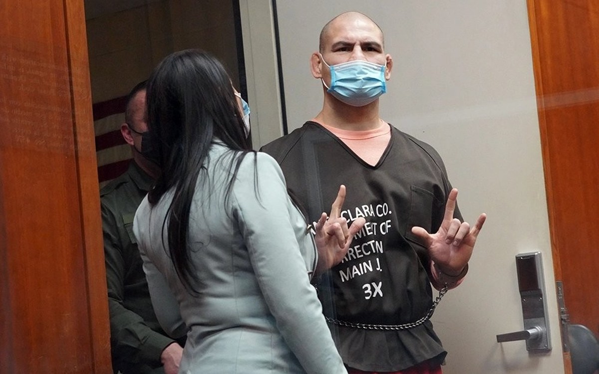 Caín Velásquez sale de prisión tras ser acusado de intento de asesinato | Video