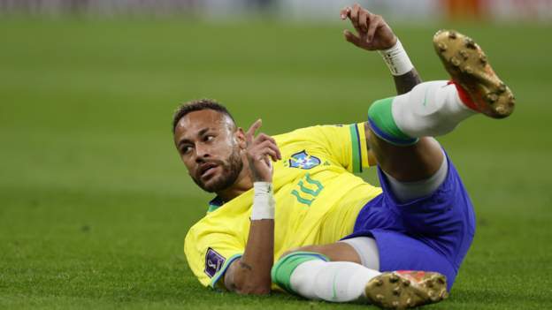 Copa Mundial 2022: Las faltas a Neymar 'tienen que parar', dice el entrenador de Brasil Tite