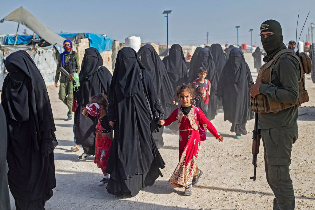 Decapitan a dos niñas en un campamento de familiares de miembros de ISIS en Siria