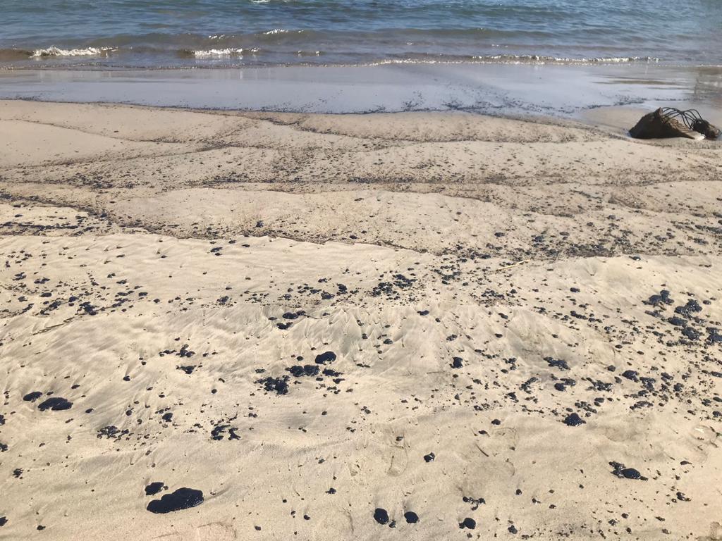 Denuncian nuevo derrame de Pemex en playas de Oaxaca