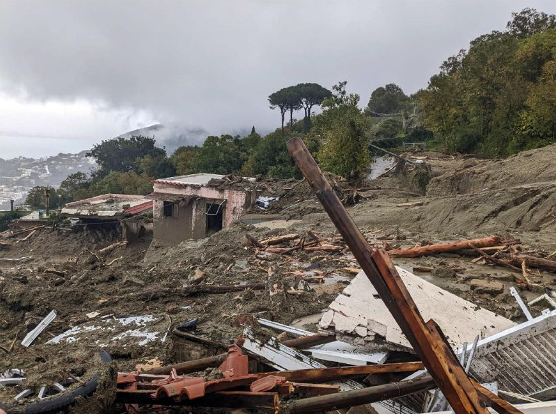 Deslizamiento de tierra deja al menos 12 desaparecidos en una isla italiana