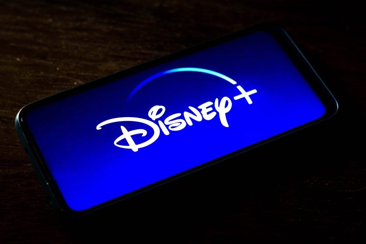 Disney+ lanza su nivel con publicidad para competir con Netflix