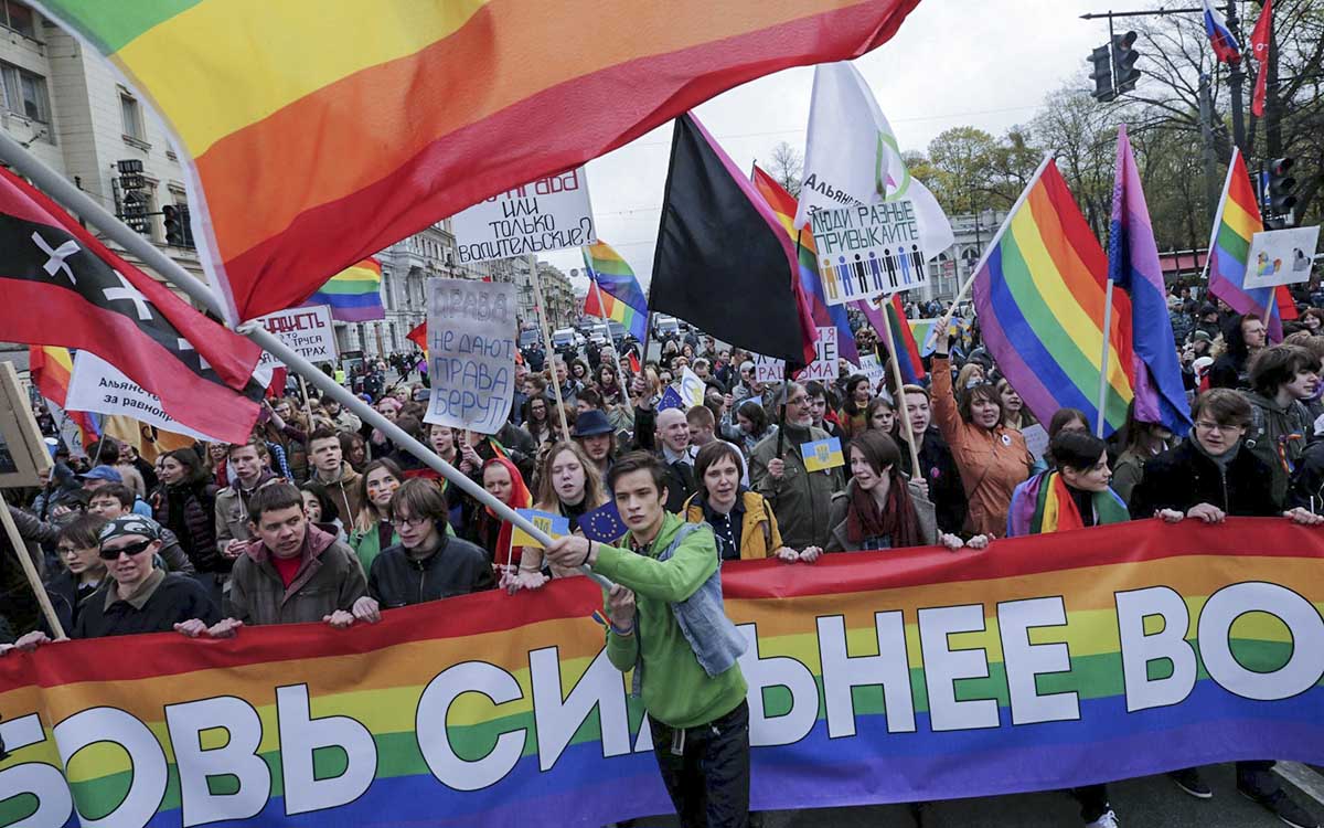 Duma de Rusia aprueba ley que prohíbe la 'propaganda' LGBTQ+