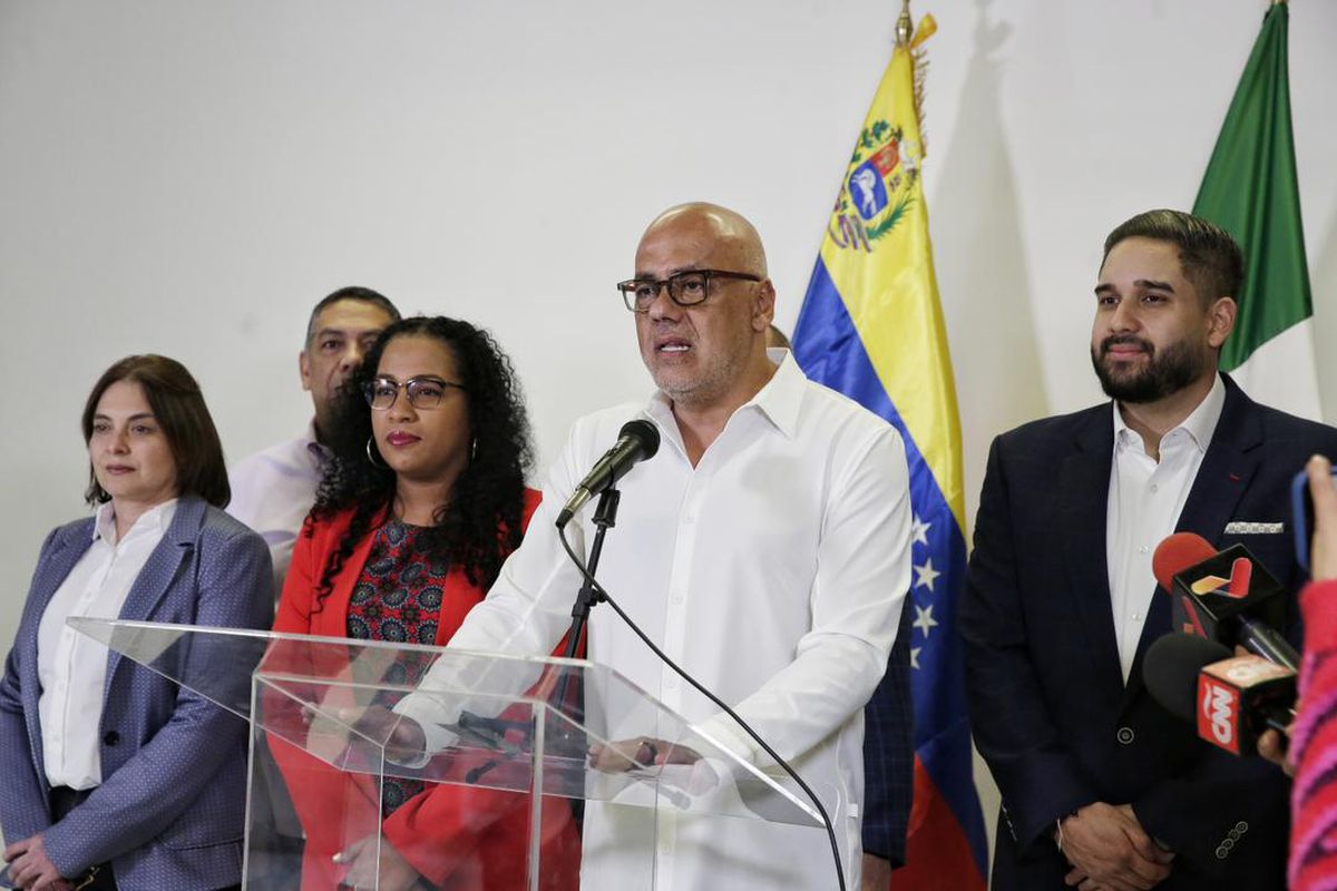 El Gobierno venezolano y la oposición acuerdan descongelar entre 3.000 y 5.000 millones de fondos estatales en el extranjero