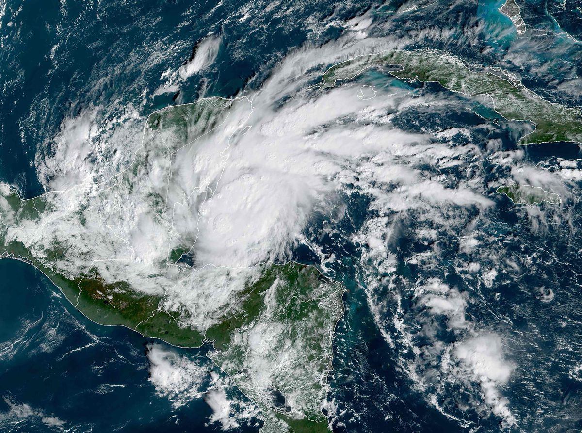 El huracán ‘Lisa’ dejará lluvias muy fuertes e intensas en Tabasco, Chiapas y Yucatán