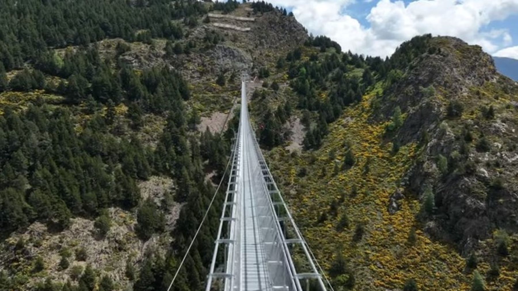 El puente colgante más largo de Europa que debes visitar ya