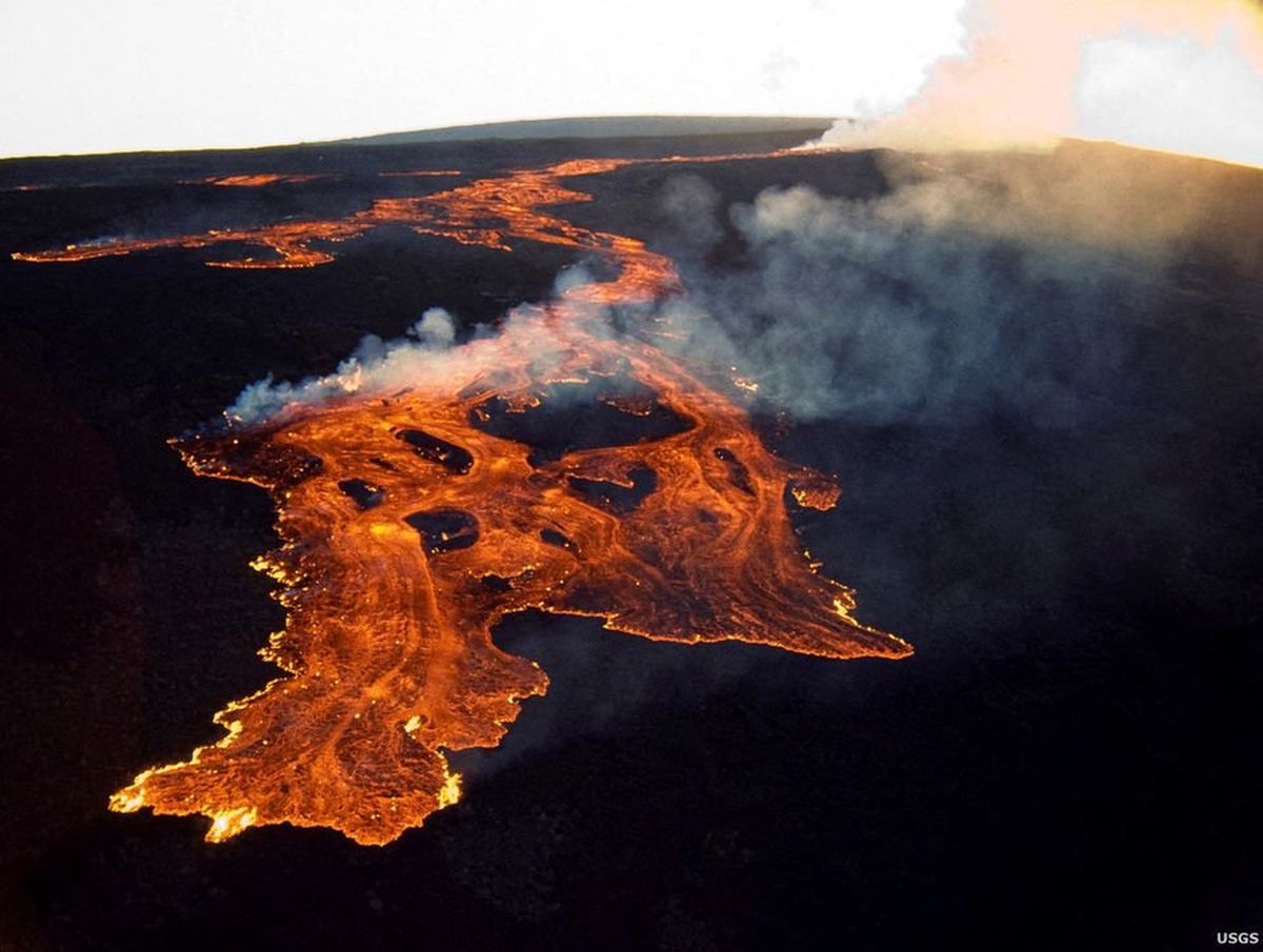 El volcán Mauna Loa entra en erupción por primera vez en casi 40 años