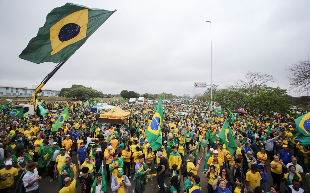 En masiva manifestación, partidarios de Bolsonaro exigen intervención militar tras victoria de Lula | Video