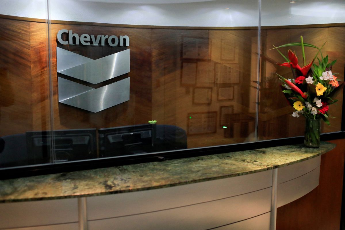 Estados Unidos autoriza a Chevron a operar en Venezuela ante el diálogo de Maduro con la oposición