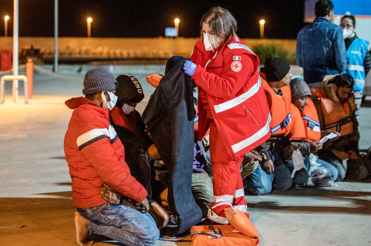 Italia rescata a 500 migrantes a bordo de un pesquero