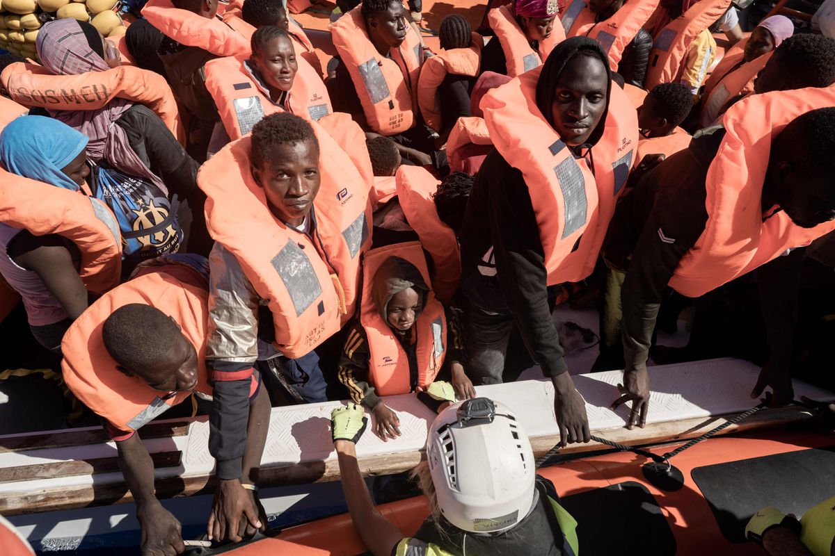 Italia solo dejará desembarcar a los pasajeros con necesidades humanitarias de los barcos de las ONG