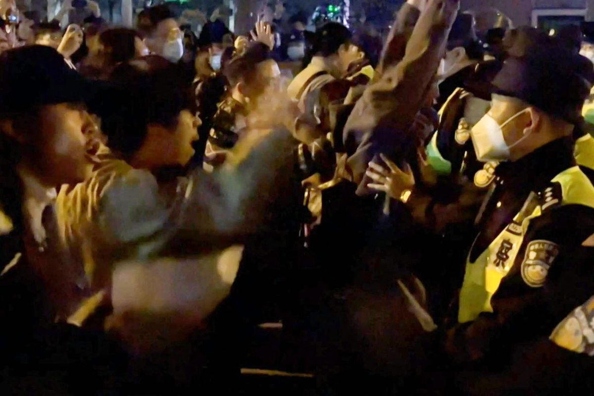 Las protestas contra las políticas de covid cero se extienden por Shanghái y otras ciudades de China