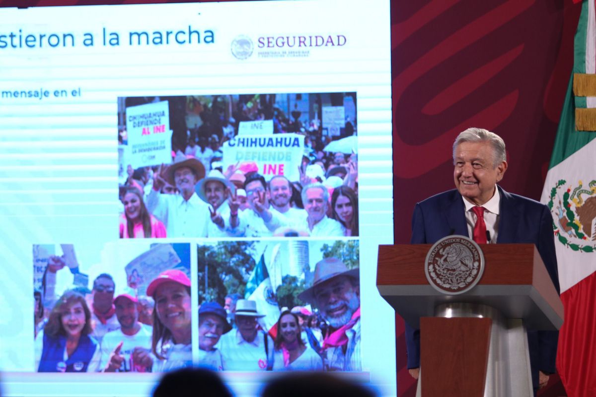 López Obrador critica las expresiones clasistas y racistas en la marcha contra su reforma electoral